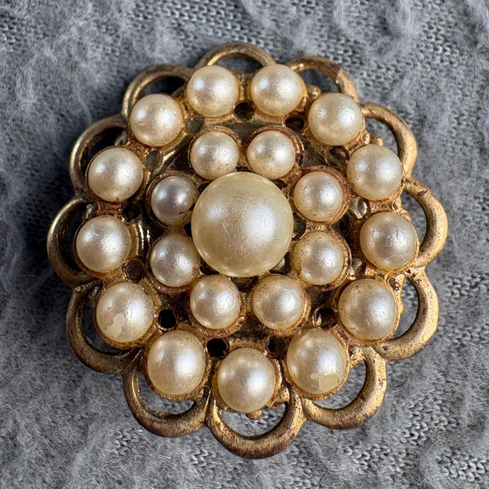 Vintage Faux Pearl Gold Tone Floral Brooch Scalloped Filigree Pin 1.25 Inch